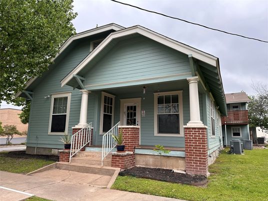 Exterior, Facade, American Craftsman