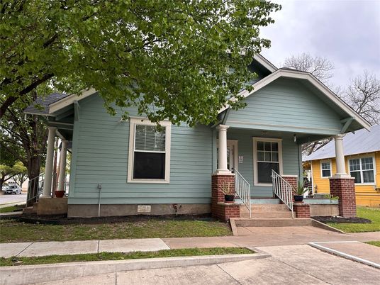 Exterior, Facade, American Craftsman