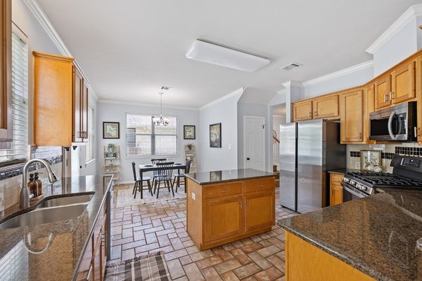 Chandelier, Dining room, Interior, Kitchen, Pendant Lights, Stainless Steel Appliances