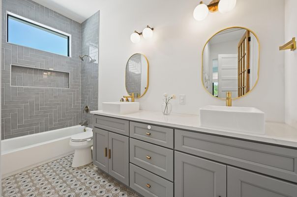 Bathroom, Dual Sink Vanities, Interior