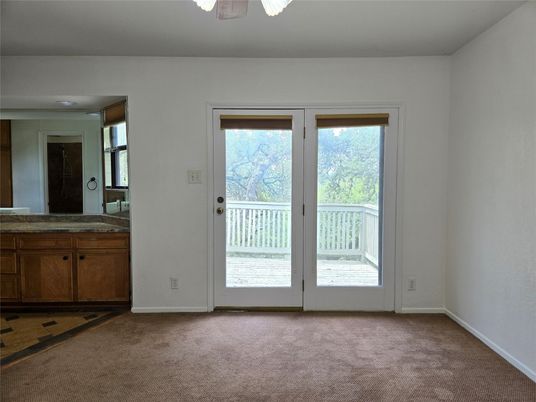 Empty room, Interior