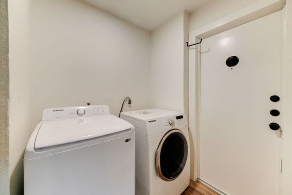 Interior, Washer, Wood Texture Flooring