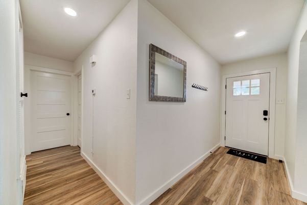 Interior, Recessed Lighting, Wood Texture Flooring