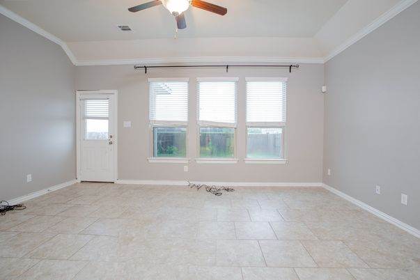 Empty room, Interior