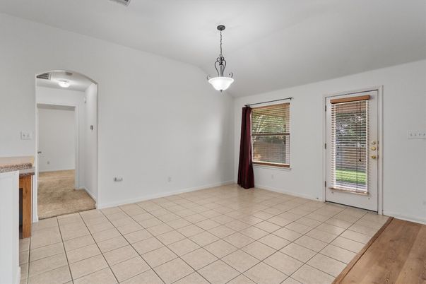 Empty room, Interior, Pendant Lights
