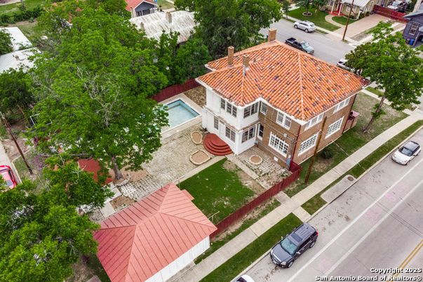 Exterior, Drone