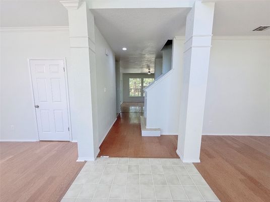 Interior, Recessed Lighting, Wood Texture Flooring