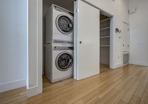 Interior, Utility Closets, Washer, Wood Texture Flooring
