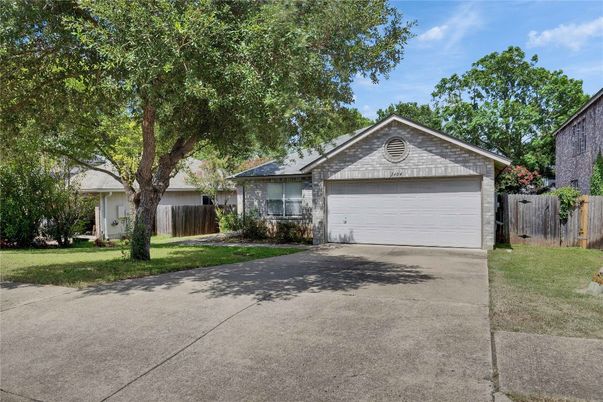 Attached, Exterior, Facade, Brick Facade, Ranch