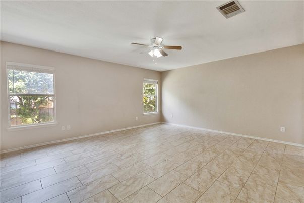 Empty room, Interior