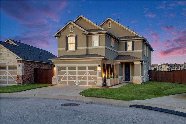 Attached, Exterior, Facade, American Craftsman