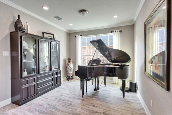 Interior, Piano, Recessed Lighting, Wood Texture Flooring