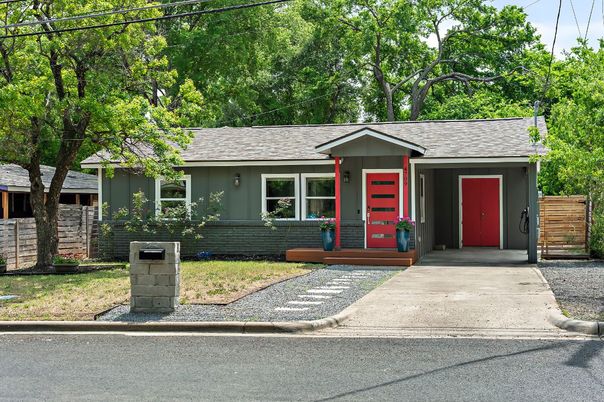 Exterior, Facade, Ranch