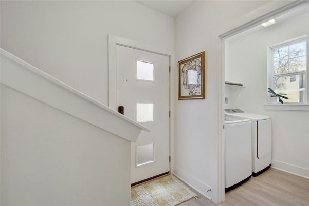 Interior, Washer, Wood Texture Flooring