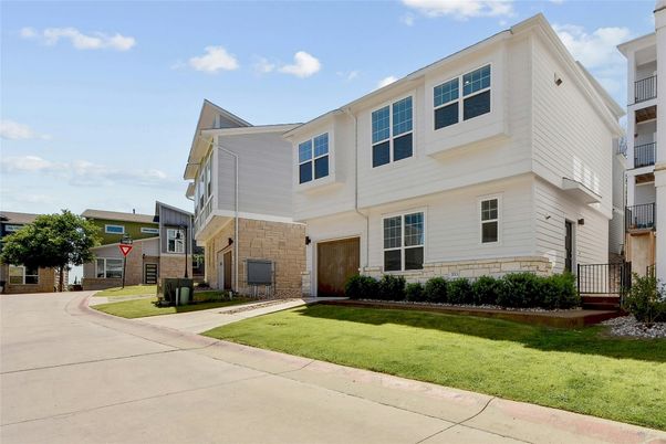 Attached, Exterior, Facade, Rowhouse
