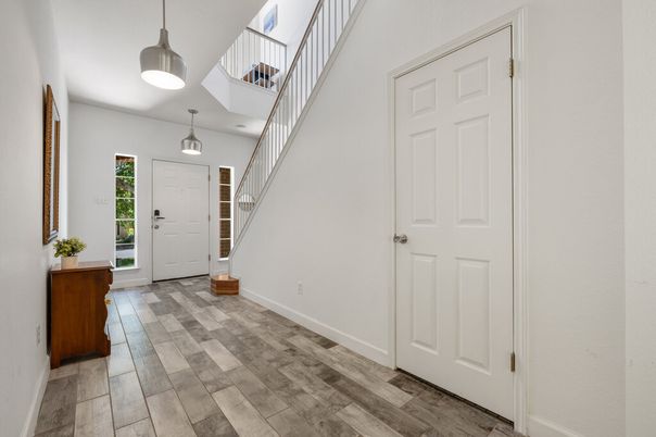 Interior, Pendant Lights, Wood Texture Flooring