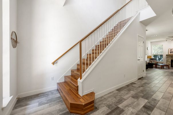 Interior, Recessed Lighting, Wood Texture Flooring