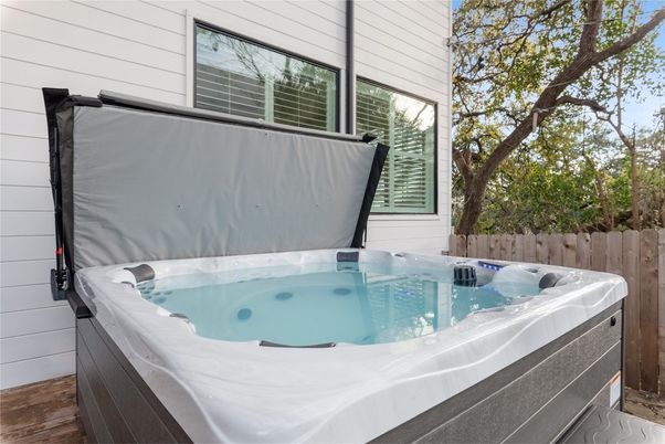 Exterior, Hot Tub