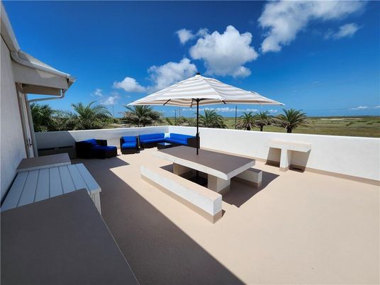Exterior, Pool, Water