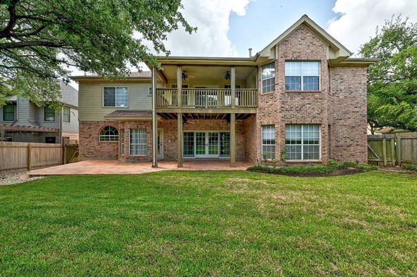 Backyard, Exterior, Facade, Brick Facade, Brick Traditional