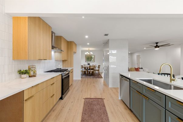Chandelier, Dining room, Interior, Kitchen, Recessed Lighting, Stainless Steel Appliances, Wood Texture Flooring