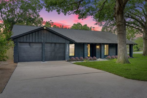 Attached, Exterior, Facade, Brick Facade, Ranch