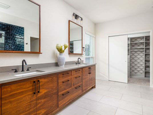 Bathroom, Dual Sink Vanities, Interior