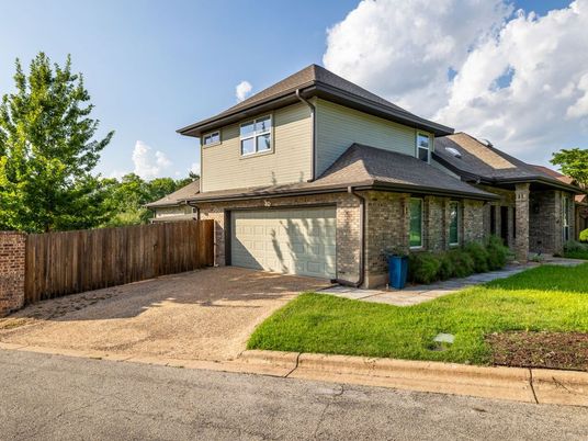 Attached, Exterior, Facade, Brick Facade, Split Level