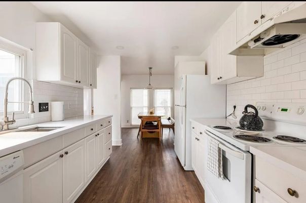 Dining room, Interior, Kitchen, Pendant Lights, Wood Texture Flooring