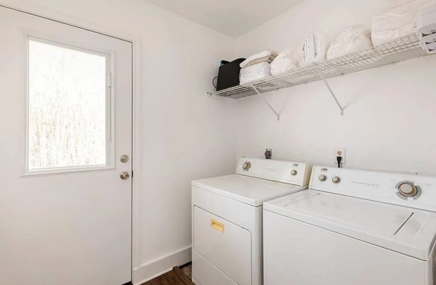 Interior, Washer, Wood Texture Flooring