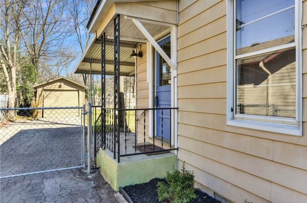 Detached Garage, Exterior
