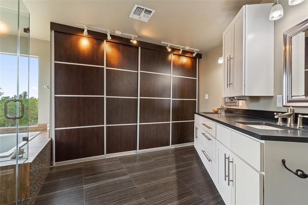 Bathroom, Dual Sink Vanities, Interior