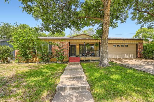 Attached, Backyard, Exterior, Facade, Brick Facade, Ranch