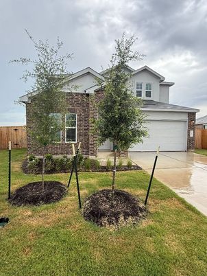 Attached, Backyard, Exterior, Facade, Brick Facade, Split Level