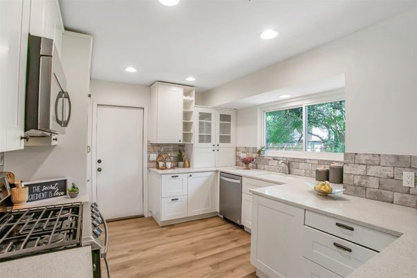 Interior, Kitchen, Recessed Lighting, Wood Texture Flooring