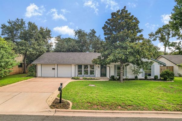 Attached, Exterior, Facade, Ranch