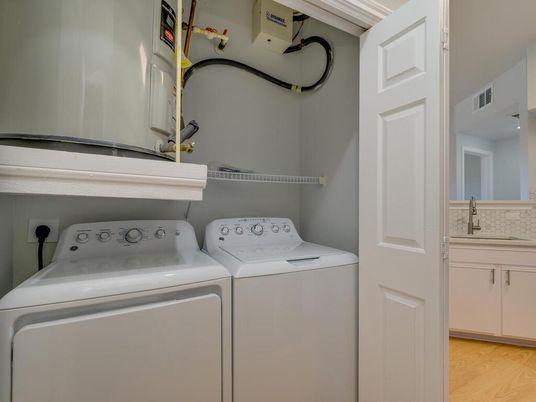 Interior, Utility Closets, Washer, Wood Texture Flooring