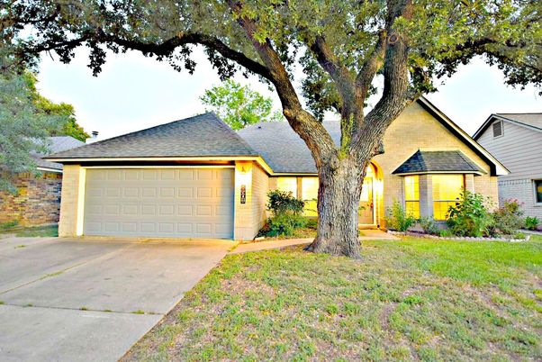 Attached, Exterior, Facade, Brick Facade, Ranch