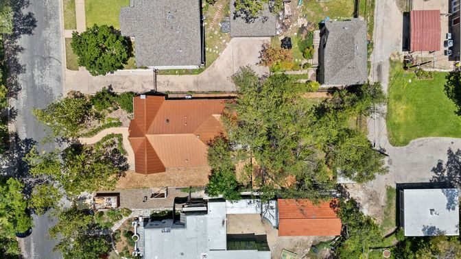 Exterior, Drone
