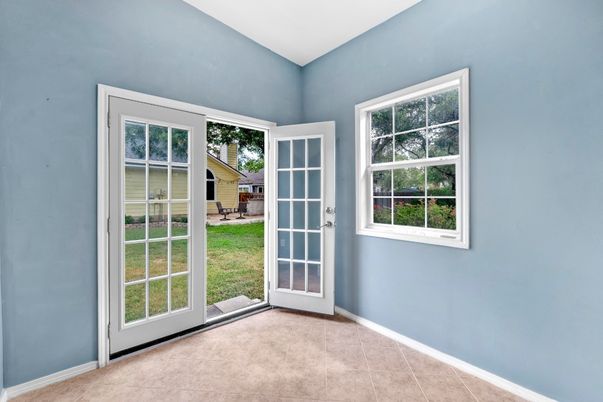 Empty room, Interior