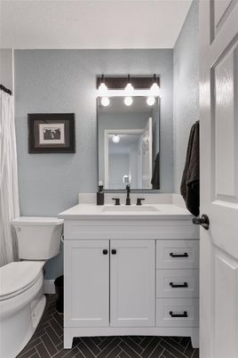 Bathroom, Dual Sink Vanities, Interior