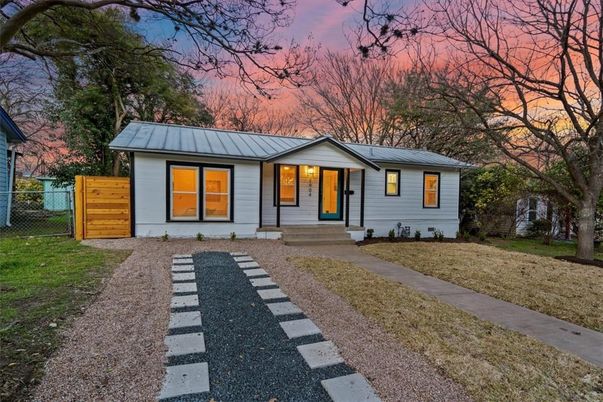 Backyard, Exterior, Facade, Ranch