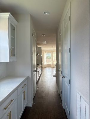 Interior, Recessed Lighting, Wood Texture Flooring