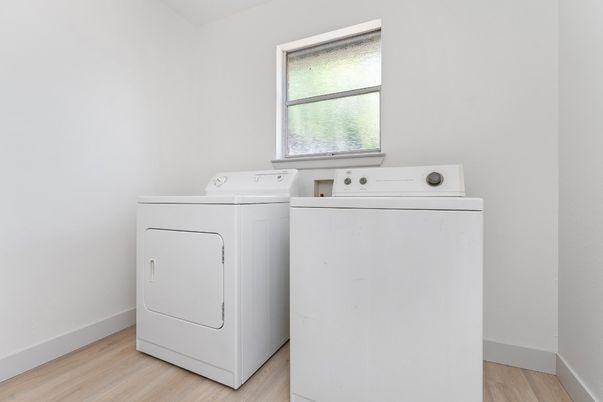 Interior, Washer, Wood Texture Flooring