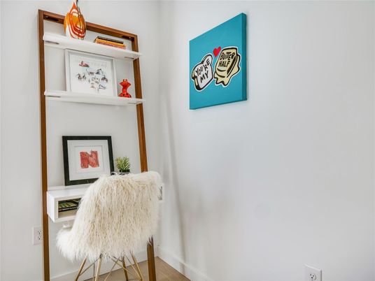 Home Office, Interior