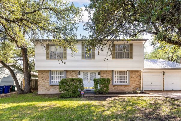 Attached, Exterior, Facade, Brick Facade, Split Level