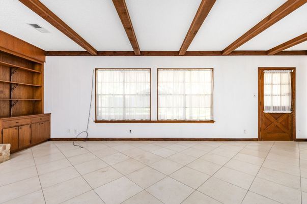 Empty room, Interior, Wooden Beams
