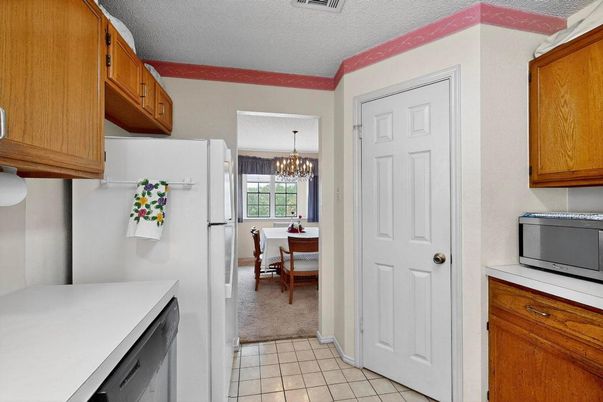 Chandelier, Dining room, Interior, Kitchen