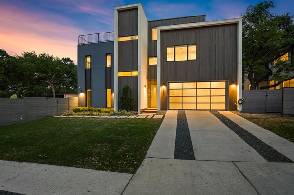Attached, Backyard, Exterior, Facade, Modern