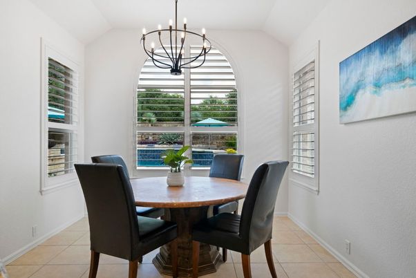 Chandelier, Dining room, Interior, Pendant Lights